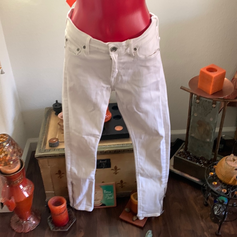 Denim white jeans with side leg zipper.  Super cute
